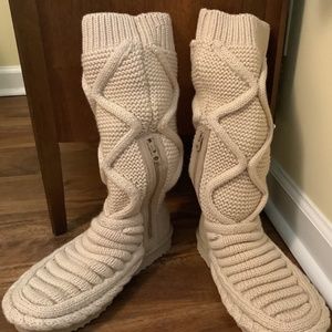 UGG Women’ Classic Tall Chunky Cable Knit Boots in Natural SZ 9